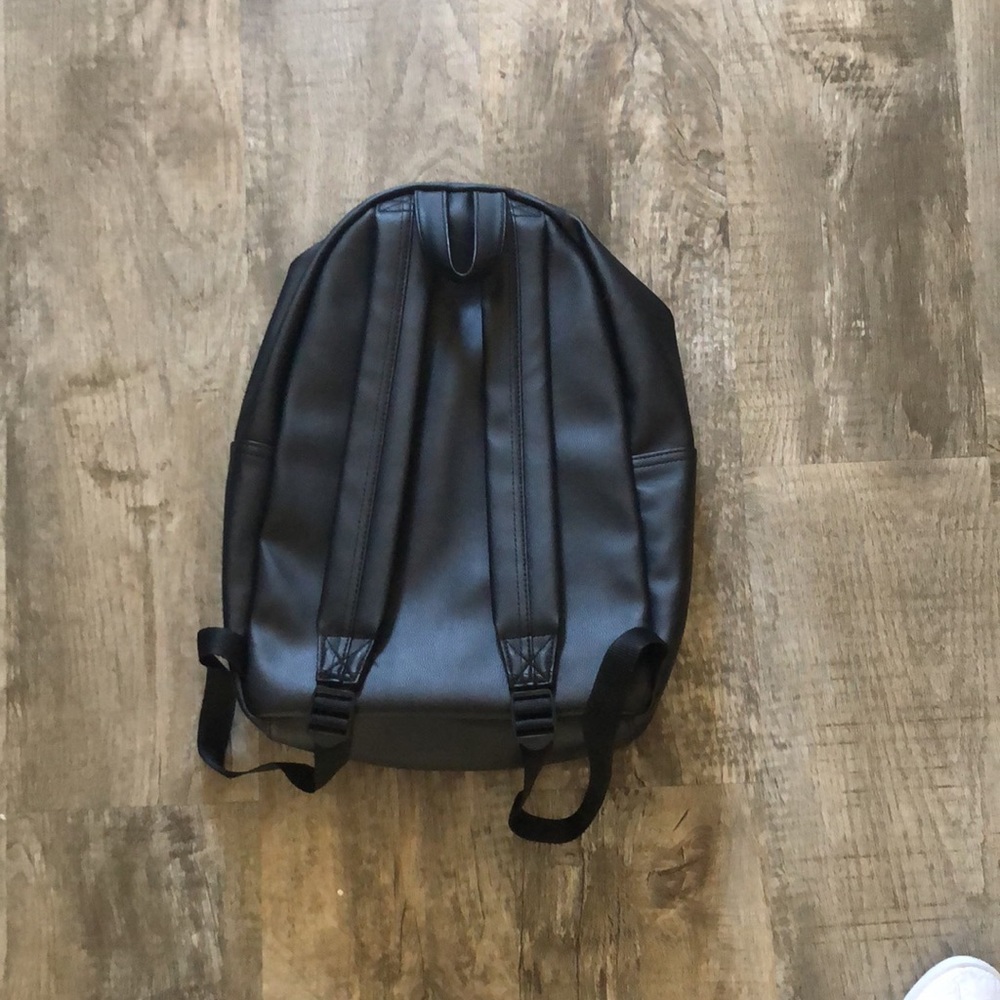 Black backpack - Picture 2 of 4